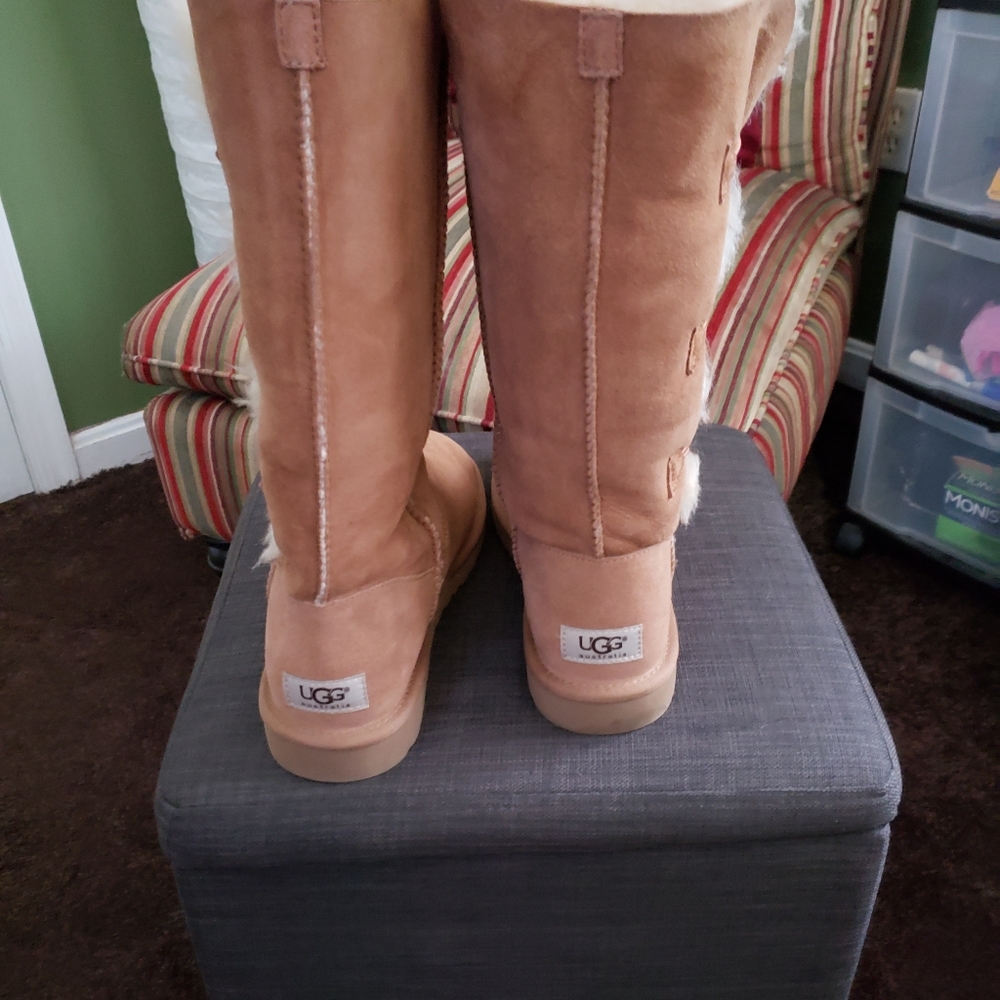 Authentic ugg boots - Picture 4 of 7